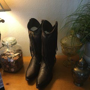 Ladies Soto Sante Fe 2 layer fringe boots. 9.5B NIB